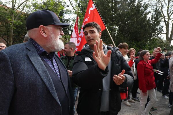 Шествие членов Социалистической партии Бельгии во время ежегодного Первомая в Синт-Никлаасе. - Sputnik Таджикистан