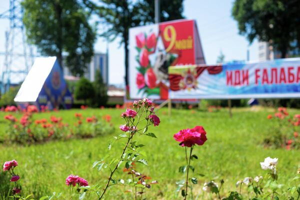 Рота почетного караула комендантского полка Министерства обороны республики также возложит цветы к монументу. - Sputnik Таджикистан