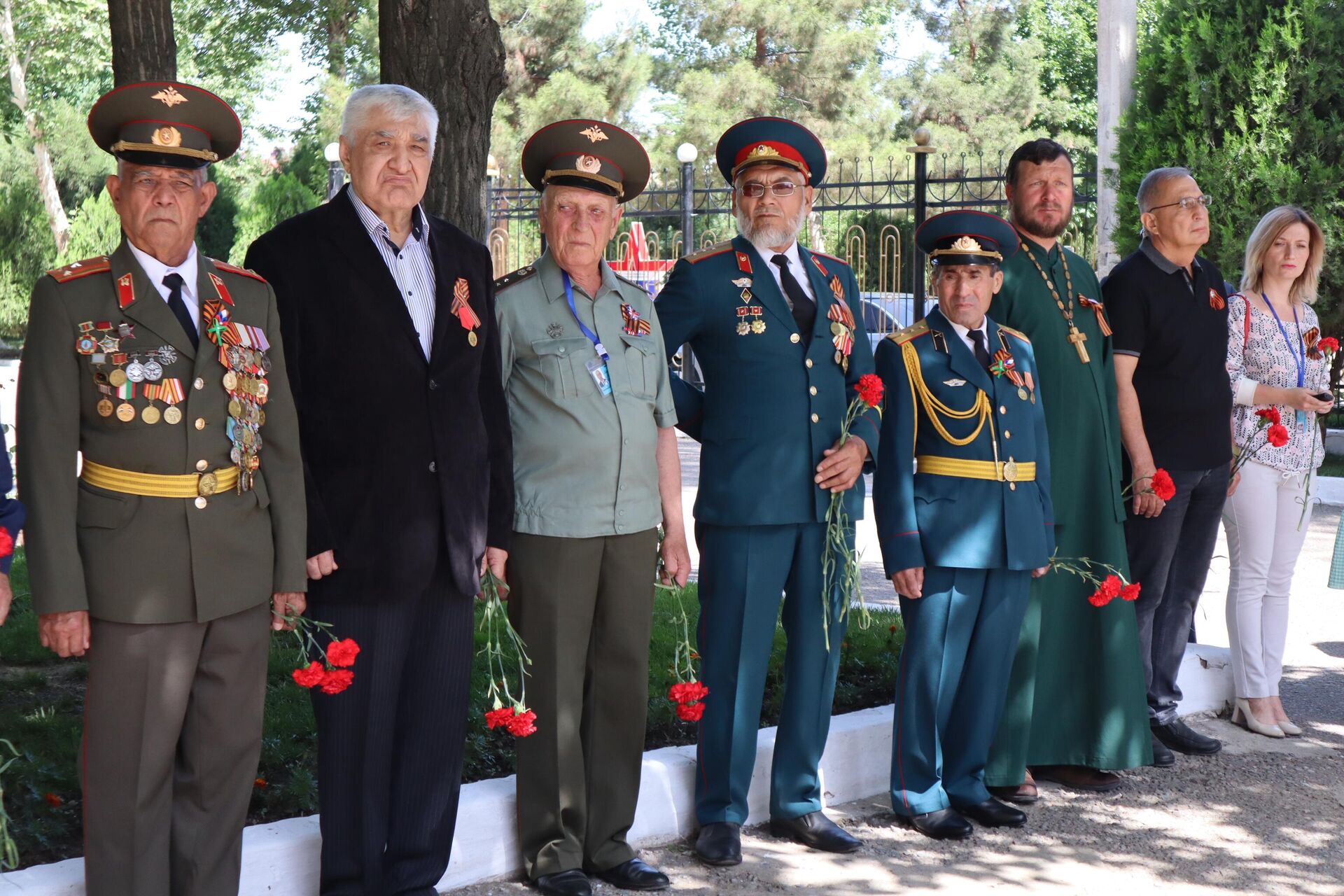 В Таджикистане открыли памятник первому командиру 201-й стрелковой дивизии - Sputnik Таджикистан, 1920, 07.05.2022