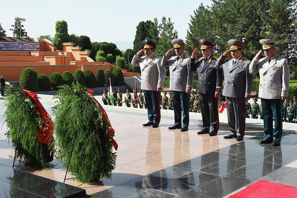 Представители военных структур также поучаствовали в церемонии. - Sputnik Таджикистан