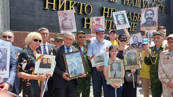 Посол РФ в шествия Бессмертного полка в Душанбе - Sputnik Таджикистан