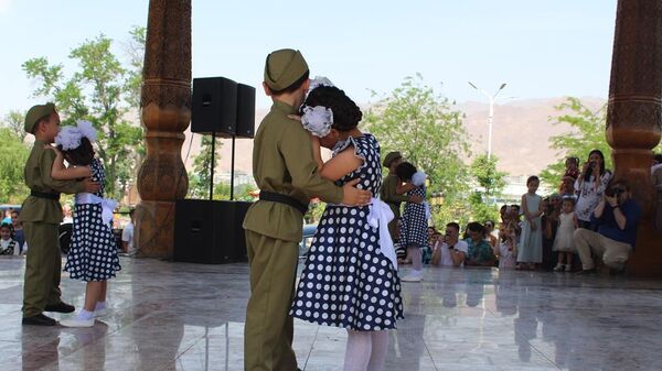 Празднование 77-летия Победы в Великой Отечественной войне в Худжанде - Sputnik Таджикистан