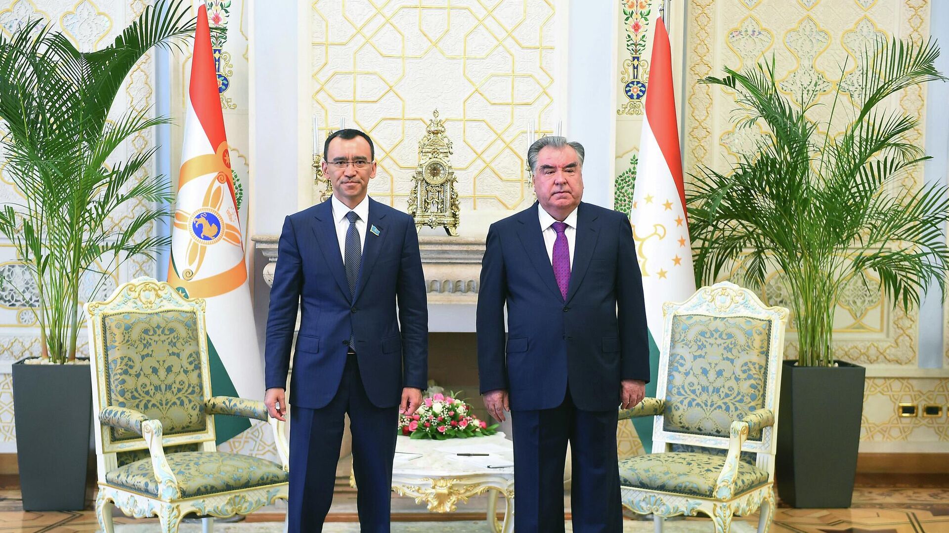Встреча с Председателем Сената РК Мауленом Ашимбаевым - Sputnik Таджикистан, 1920, 13.05.2022