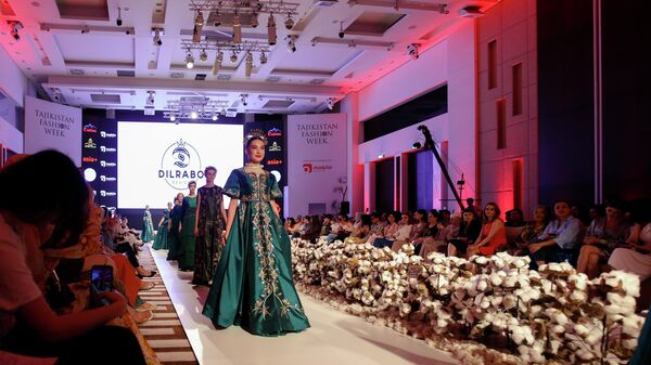 Tajikistan Fashion Week неделя моды в Душанбе 2022 - Sputnik Таджикистан