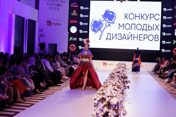 Проведение Недели моды является стимулом развития текстильной индустрии в большинстве зарубежных стран. - Sputnik Таджикистан