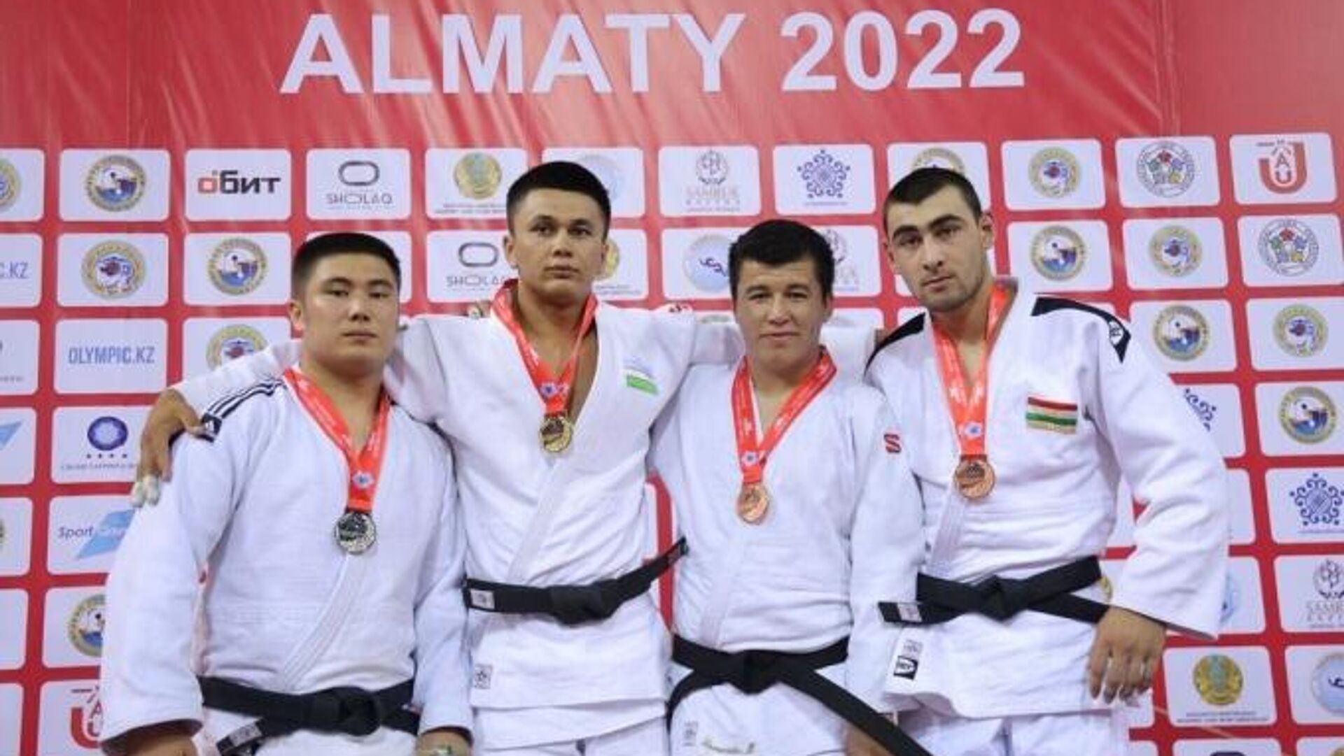Таджикские дзюдоисты выиграли две медали на престижном турнире - Sputnik Таджикистан, 1920, 16.05.2022