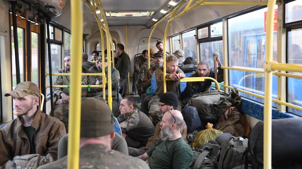 Сдавшихся в плен украинских военных и боевиков доставляют в СИЗО в Еленовку - Sputnik Тоҷикистон