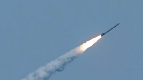 Запуск ракет Калибр с подлодки ЧФ по объектам ВСУ - Sputnik Таджикистан