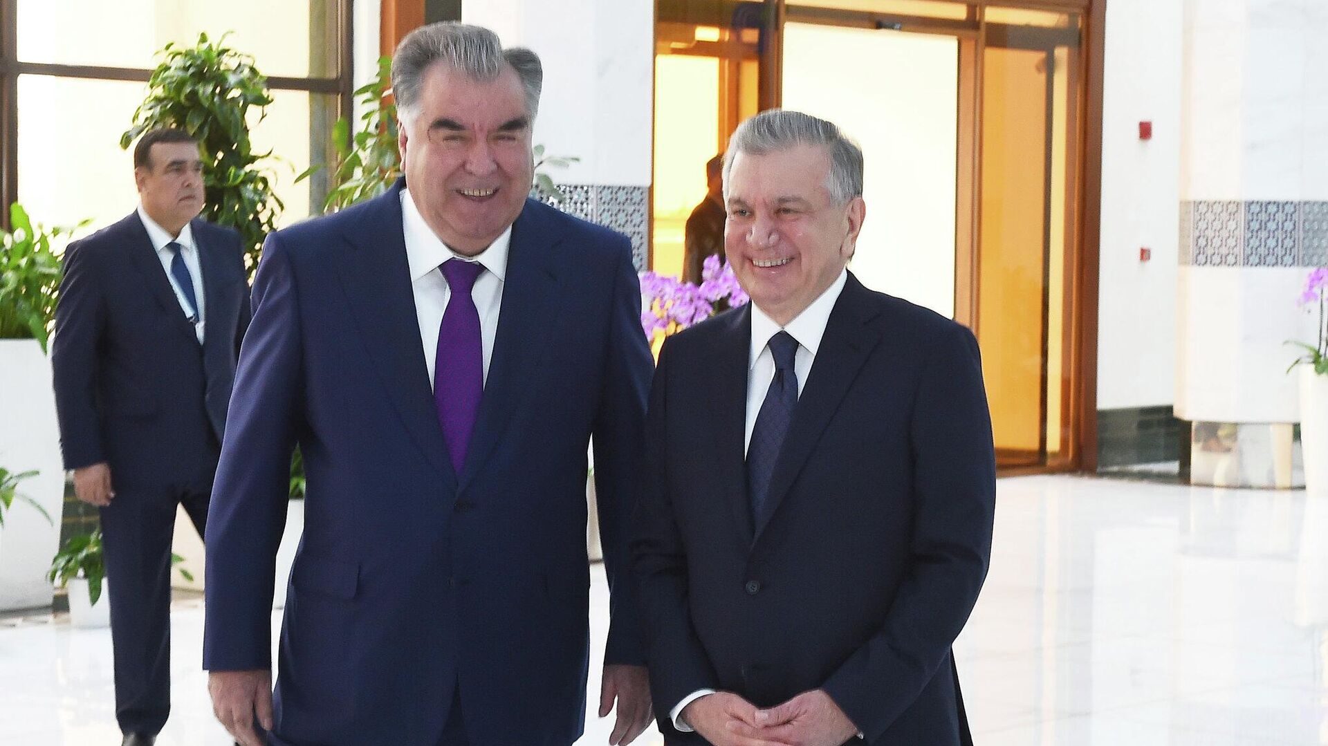 Президент Таджикистана Эмомали Рахмон и Президент Узбекиситана Шавкат Мирзиёев - Sputnik Таджикистан, 1920, 24.07.2023