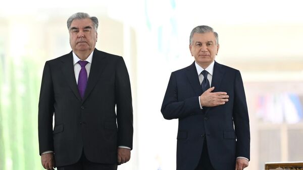 Торжественная церемония встречи лидера Таджикистана Эмомали Рахмона в Узбекистане - Sputnik Таджикистан
