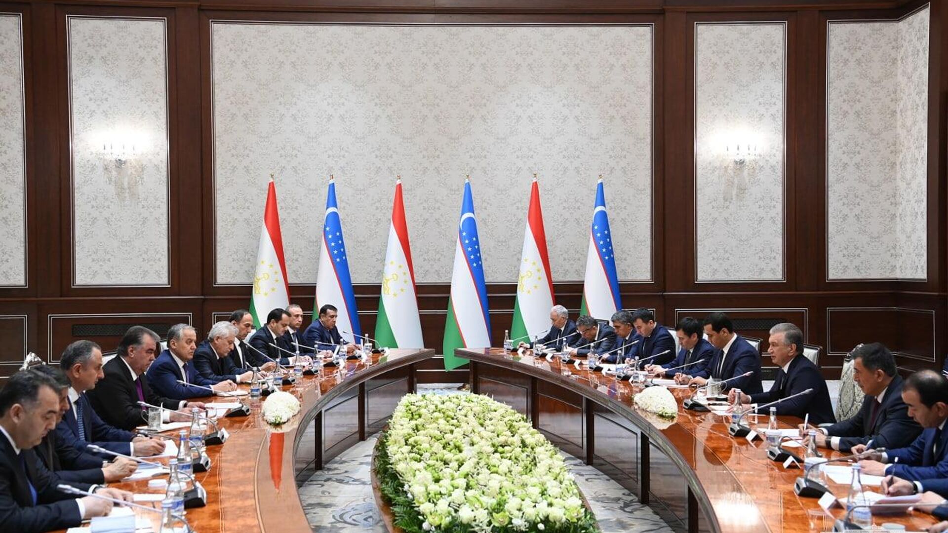  Переговоры делегаций Узбекистана и Таджикистана в расширенном формате - Sputnik Таджикистан, 1920, 02.06.2022