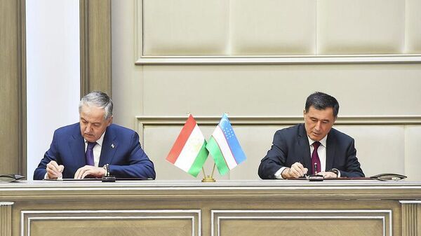 Подписание документов властями Таджикистана и Узбекистана - Sputnik Таджикистан