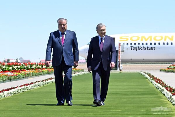 Президент Таджикистана Эмомали Рахмон прибыл в Хорезмскую область. - Sputnik Таджикистан