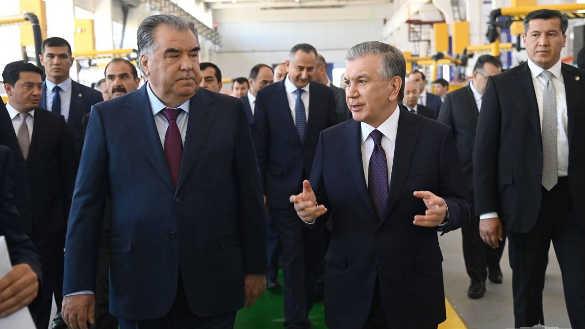 Президент Таджикистана Эмомали Рахмон и Президент Узбекиситана Шавкат Мирзиёев - Sputnik Таджикистан, 1920, 07.06.2022