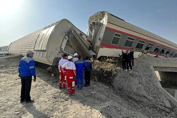 Число жертв может вырасти, ведь в момент трагедии в поезде находилось около 350 пассажиров. - Sputnik Таджикистан
