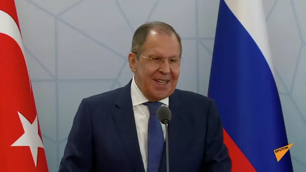 Лавров ответил украинскому журналисту на обвинение в воровстве зерна - видео - Sputnik Тоҷикистон