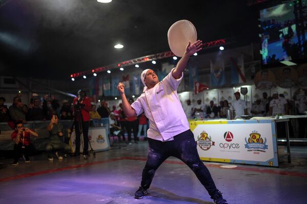 В Буэнос-Айресе прошел 10-й Панамериканский чемпионат по приготовлению пиццы. - Sputnik Таджикистан