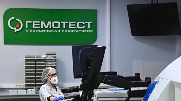 Лаборатория Гемотест  - Sputnik Тоҷикистон