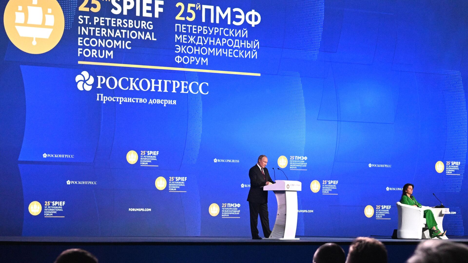 Президент РФ В. Путин принял участие в работе ПМЭФ-2022 - Sputnik Таджикистан, 1920, 17.06.2022