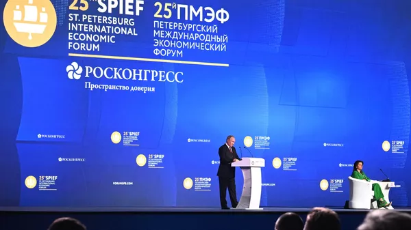 Президент РФ В. Путин принял участие в работе ПМЭФ-2022 - Sputnik Тоҷикистон