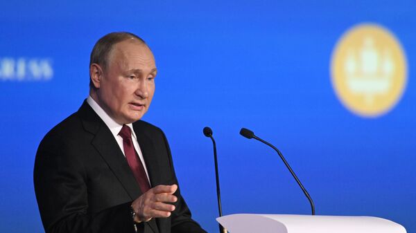 Президент РФ В. Путин принял участие в работе ПМЭФ-2022 - Sputnik Тоҷикистон