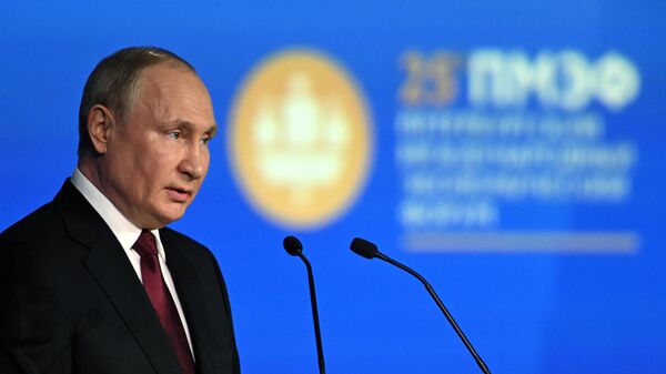 Президент РФ В. Путин принял участие в работе ПМЭФ-2022 - Sputnik Таджикистан
