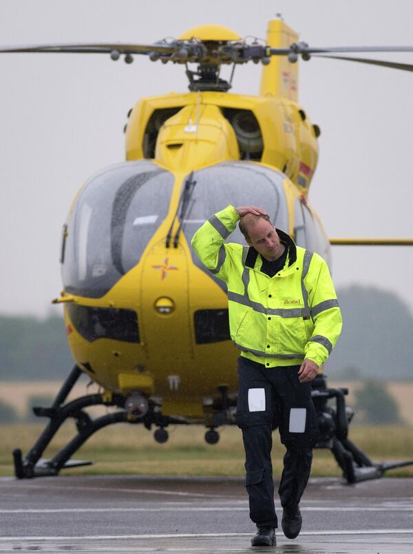 Принц Уильям стал пилотом вертолета скорой помощи, Кембридж, 2015 год. - Sputnik Таджикистан