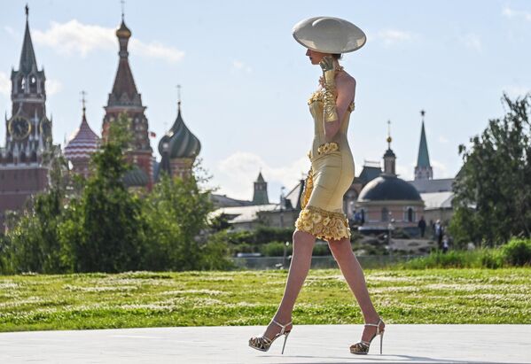 Неделя моды в Москве проходит на четырех площадках с 20 по 26 июня. - Sputnik Таджикистан