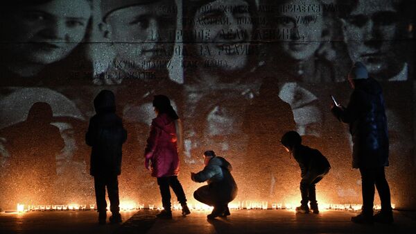 Акция Свеча памяти в Новосибирске - Sputnik Таджикистан