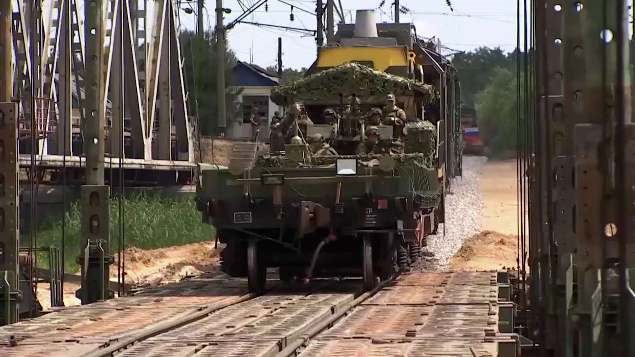 Специальный поезд. Бронепоезд на Украине 2022. Современный бронепоезд Российской армии. Российский бронепоезд на Украине. Бронепоезд России 2022.