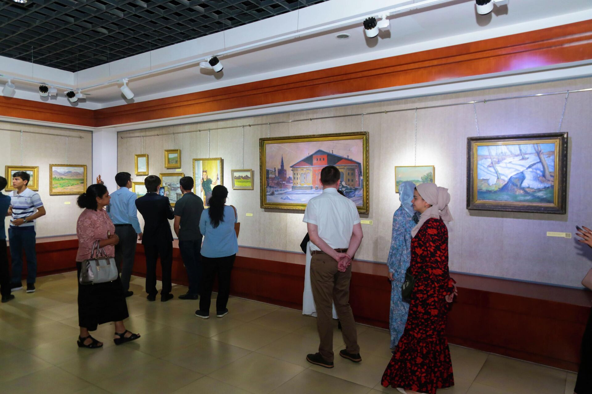 Выставка русской живописи в Национальном музее Таджикистана - Sputnik Таджикистан, 1920, 23.06.2022