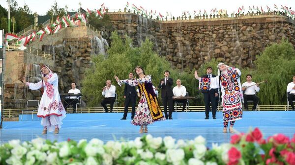 Праздничное мероприятие на День национального единства в Душанбе - Sputnik Тоҷикистон