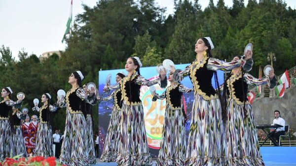 Праздничное мероприятие на День национального единства в Душанбе - Sputnik Таджикистан