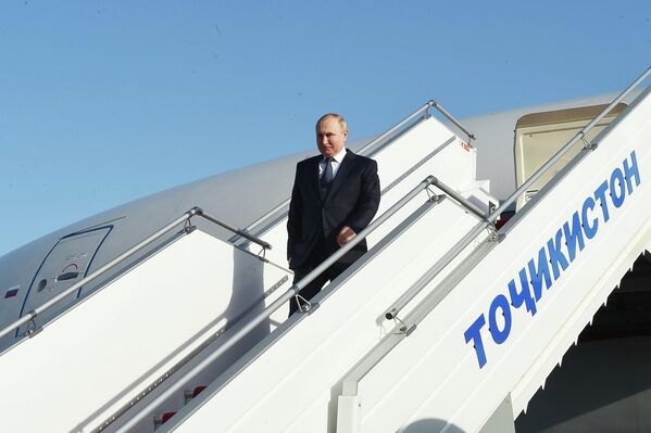 Президент России Владимир Путин прилетел в Душанбе по пути в Ашхабад. - Sputnik Таджикистан