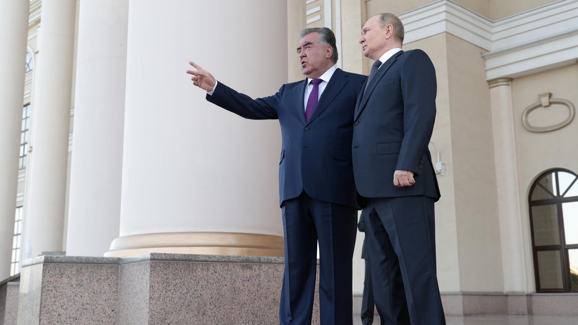 Президент РФ Владимир Путин и президент Таджикистана Эмомали Рахмон - Sputnik Таджикистан, 1920, 31.08.2022