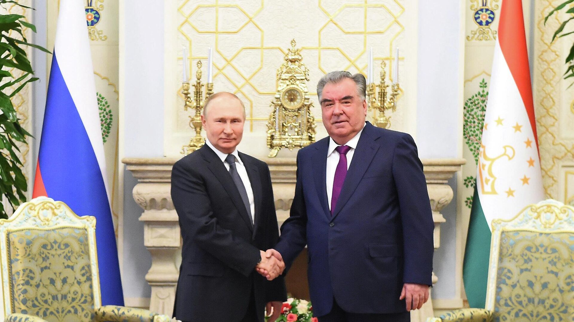 Президент РФ Владимир Путин и президент Таджикистана Эмомали Рахмон - Sputnik Таджикистан, 1920, 30.06.2022