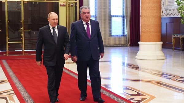 Президент РФ Владимир Путин и президент Таджикистана Эмомали Рахмон - Sputnik Тоҷикистон