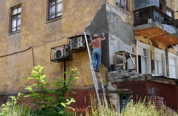 Восстанавливают и ранее построенные здания. - Sputnik Таджикистан