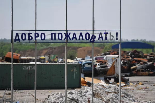 Аммо беш аз ду ҳазор ҷангҷӯ дар "Азовстал" паноҳ шуданд ва баъдан онҳо низ ба неруҳои русия таслим шуданд Аммо беш аз ду ҳазор ҷангҷӯ дар "Азовстал" паноҳ шуданд ва баъдан онҳо низ ба неруҳои русия таслим шуданд - Sputnik Тоҷикистон