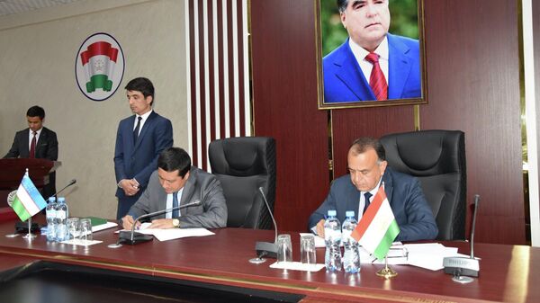 Подписание соглашения между Таджикистаном и узбекской делегации - Sputnik Тоҷикистон
