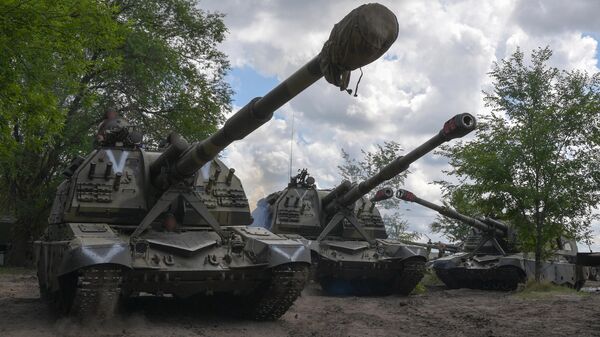Самоходные артиллерийский установки 2С19 Мста-С в зоне спецоперации на Украине - Sputnik Таджикистан