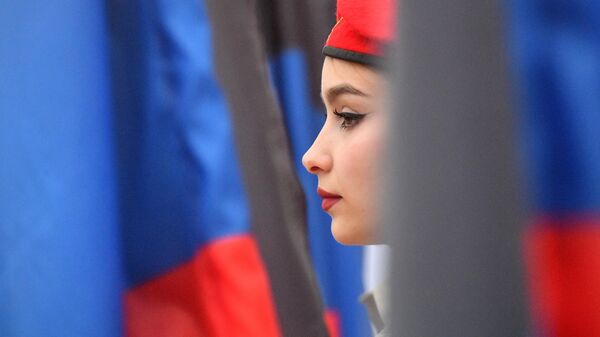 Участница Военно-патриотического движения Молодая гвардия - Юнармия  - Sputnik Таджикистан