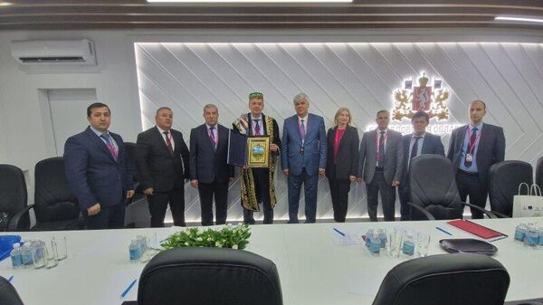 Переговоры между Таджикистаном и делегацией из Екатеринбурга - Sputnik Таджикистан
