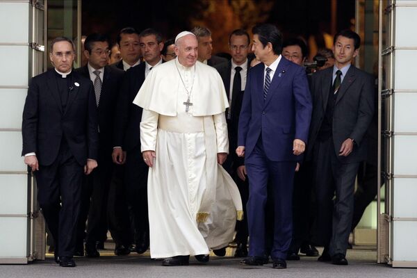 Папа Франциск и премьер-министр Японии Синдзо Абэ, Токио, 25 ноября 2019 г. - Sputnik Таджикистан