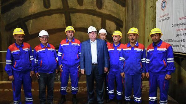 Рахмон встретился со строителями Рогунской ГЭС - Sputnik Таджикистан