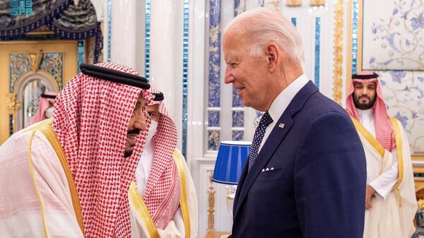 Президент США Джо Байден на встрече с лидерами Саудовской Аравии - Sputnik Тоҷикистон