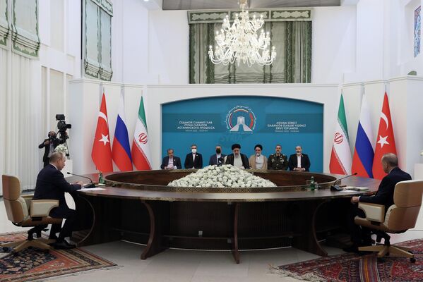 Затем глава государства провел переговоры с президентом Турции Реджепом Тайипом Эрдоганом. - Sputnik Таджикистан