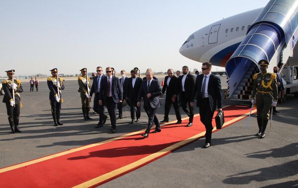 Путин прилетел на первый за три года очный саммит с коллегами из Ирана и Турции. - Sputnik Таджикистан