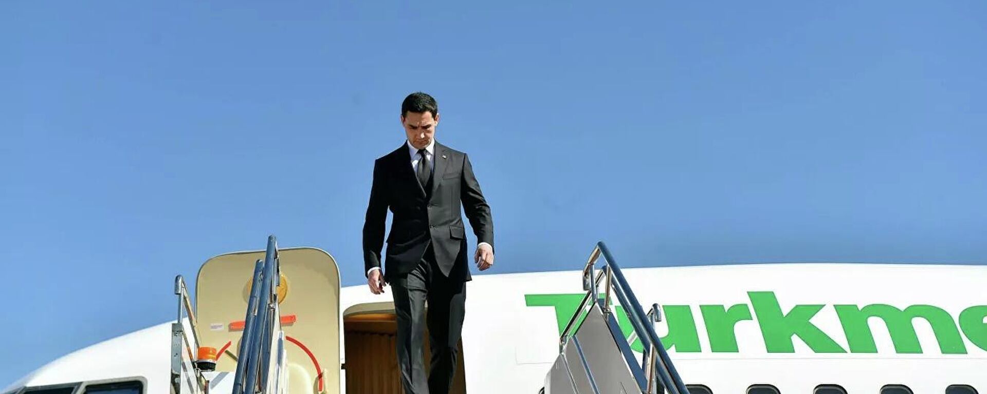 Президент Туркменистана Сердар Бердымухамедов прибыл в Кыргызскую Республику - Sputnik Тоҷикистон, 1920, 29.03.2023