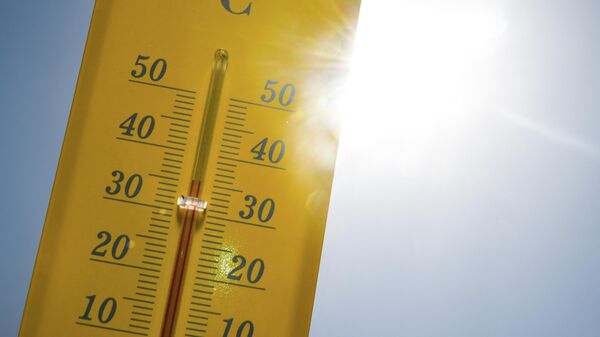 Термометр показывает почти 40 градусов по Цельсию, архивное фото - Sputnik Тоҷикистон